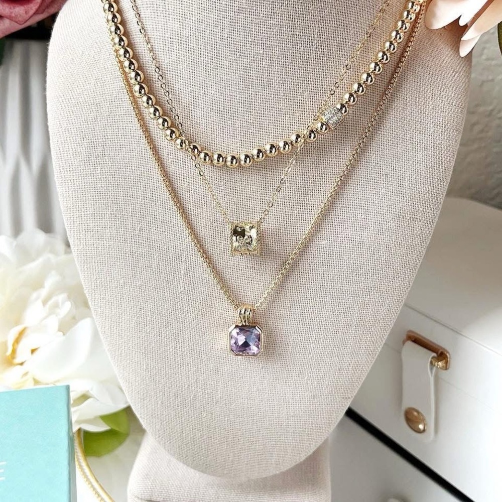 Elegant Gold Butterfly Pendant Necklace - Picture 3 of 12